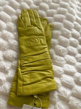 UGG Chartreuse Buttery soft leather Gloves size Large - Luxury! NWT